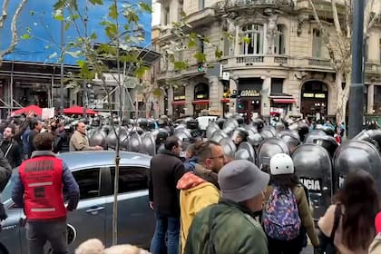 Protocolo antipiquetes en la marcha de jubilados a la Plaza de Mayo