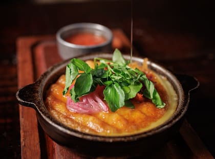 Provoleta de la parrilla Rufino, en el subsuelo del hotel Mio Buenos Aires Gentileza