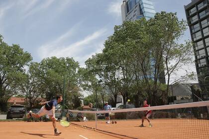 Próximo a cumplir 100 a?os, el Darling Tennis Club da pelea por no perder parte de sus instalaciones