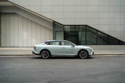 Proyectan comercializar 600 unidades en un año, incluyendo los próximos K4 hatchback
