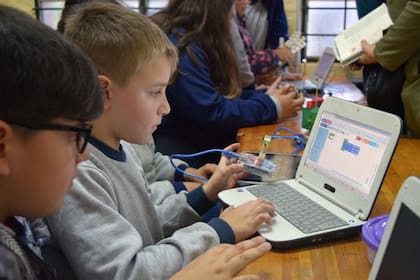 Proyecto de robótica con chicos de 4º grado.