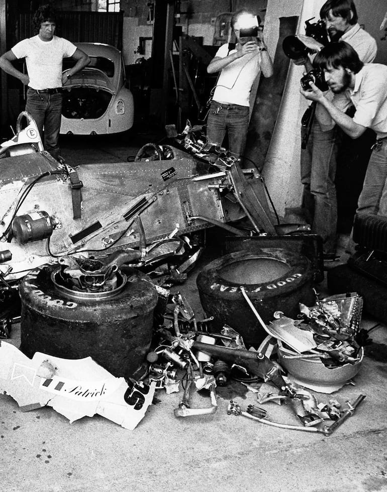 Prueba y tragedia: los restos del Alfa Romeo que manejaba Patrick Depailler en Hockenheim, durante los ensayos