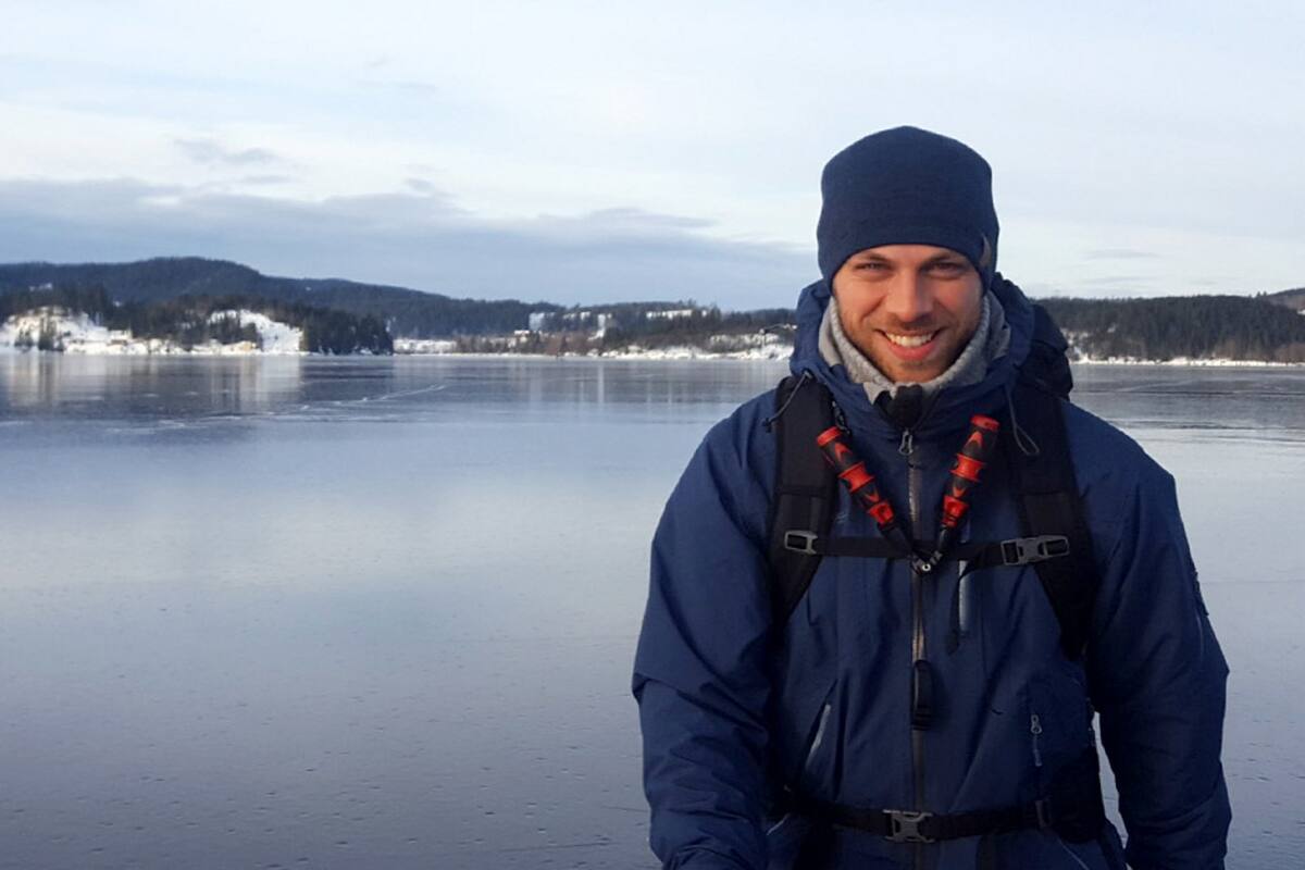 Psicólogo graduado en la UBA, realiza su maestría muy cerca del Círculo Polar Ártico