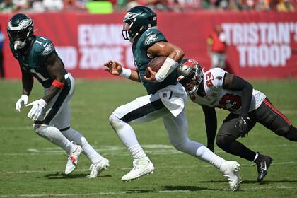 Publicación en redes sociales de A. J. Brown genera preocupación pese al 4-0 de Eagles