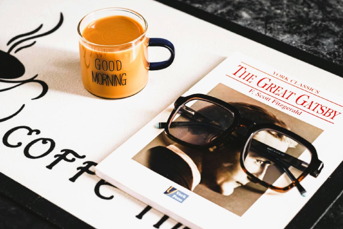 Publicada hace más de un siglo, El gran Gatsby, obra escrita por Scott Fitzgerald, conseva su vigencia