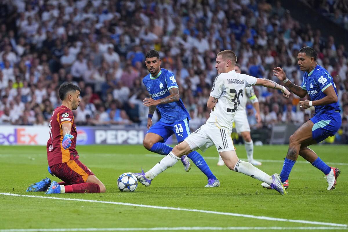 Pudo ser un golazo por toda la jugada previa, pero Rulli tapó la definición de Mastantuono