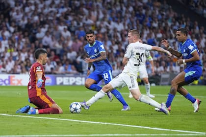 Pudo ser un golazo por toda la jugada previa, pero Rulli tapó la definición de Mastantuono