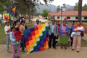 Pueblos originarios en Salta, en uno de los frecuentes acampes para defender las tierras que ocupan