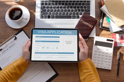 Puede solicitar el permiso de reingreso en el portal de Uscis