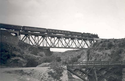 Puente definitivo sobre el río Nirihuau