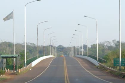 El puente internacional Tancredo Neves