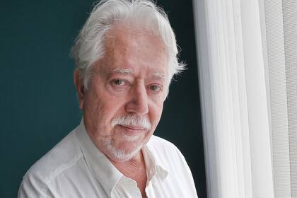 Puenzo, en su flamante despacho