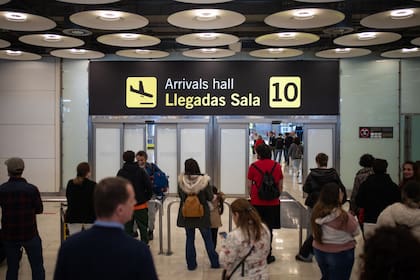 Puerta de llegadas de una terminal del Aeropuerto Adolfo Suárez Madrid-Barajas
