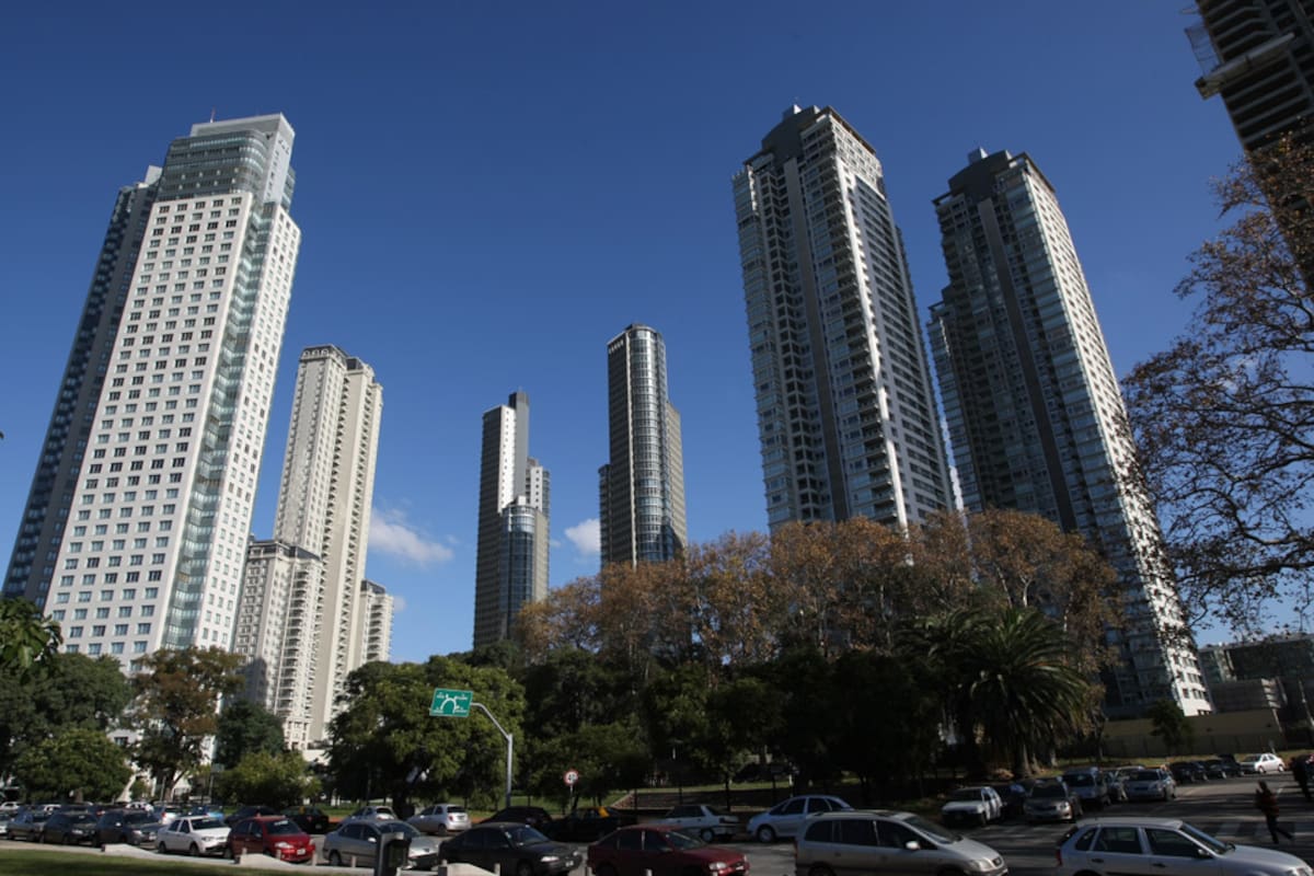 Puerto Madero barrio porteño ciudad Buenos Aires edificios torres