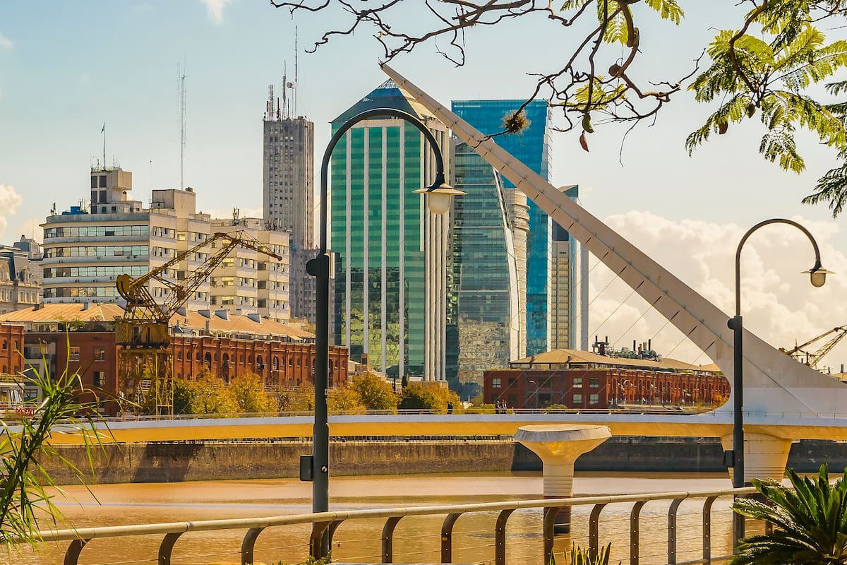 Puerto Madero ofrece uno de los paisajes de río más lindos.