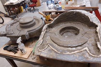 Puesta en valor de las molduras de los pedestales de los vasos decorativos diseñados por Carlos Thays hace más de cien años