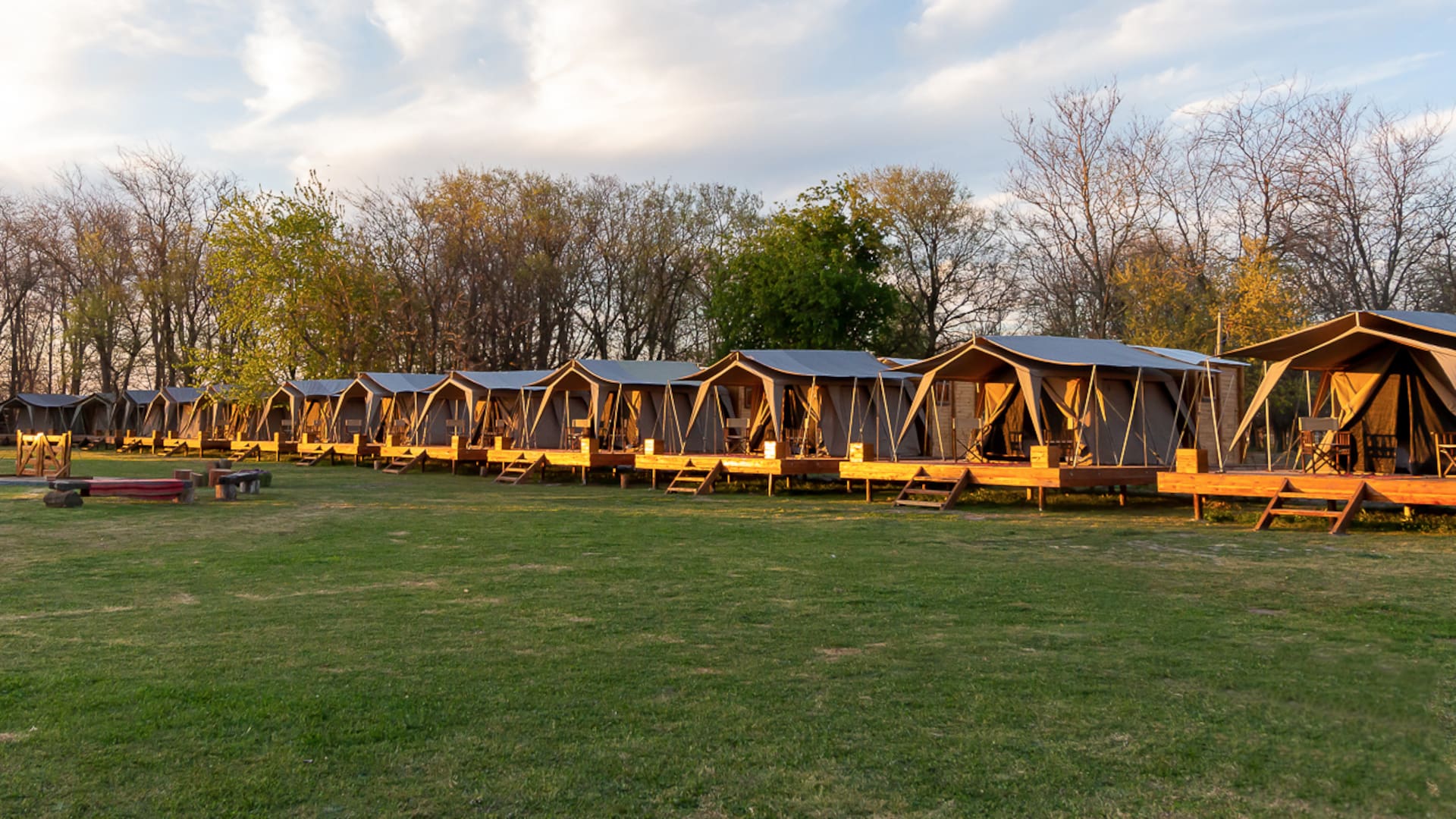 Puesto Viejo en versión glamping, las carpas listas para recibir a todo confort.