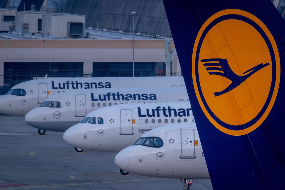 Puestos de trabajo en riesgo: el grupo aéreo Lufthansa dice que podría reducir 4000 empleos para 2030 con ayuda de Inteligencia Artificial