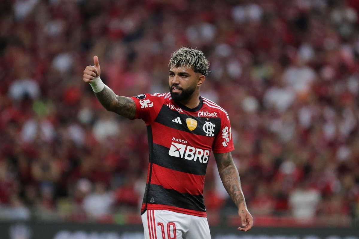 Pulgar arriba del brasileño Gabriel Barbosa "Gabigol": el Tribunal Arbitral del Deporte, con sede en Suiza, lo habilitó para jugar mientras dure su apelación a una sanción de dos años por dóping