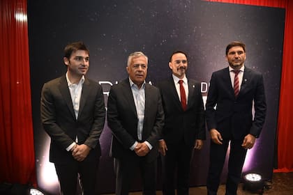 Pullaro, junto a Torres, Valdés y Cornejo