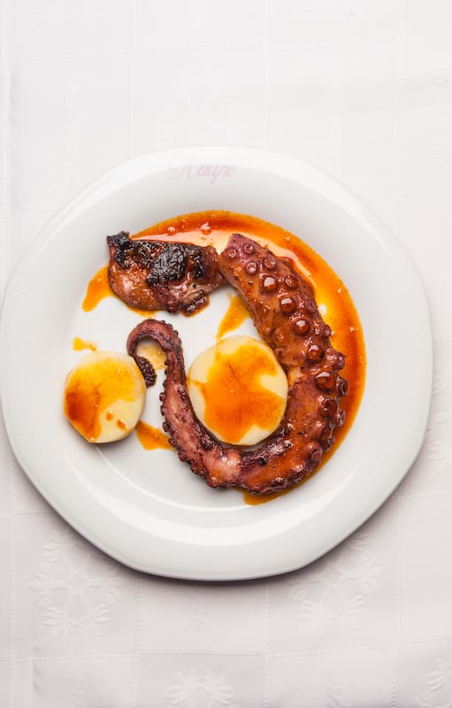 Pulpo con papas al natural en Kaupé.