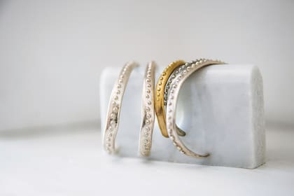 Pulseras de la colección Anatolia, perfectas para usar solas o apilar