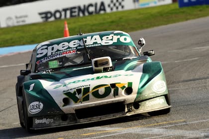 Puño de victoria. Canapino festeja el triunfo en los 1000 km de Buenos Aires 2018