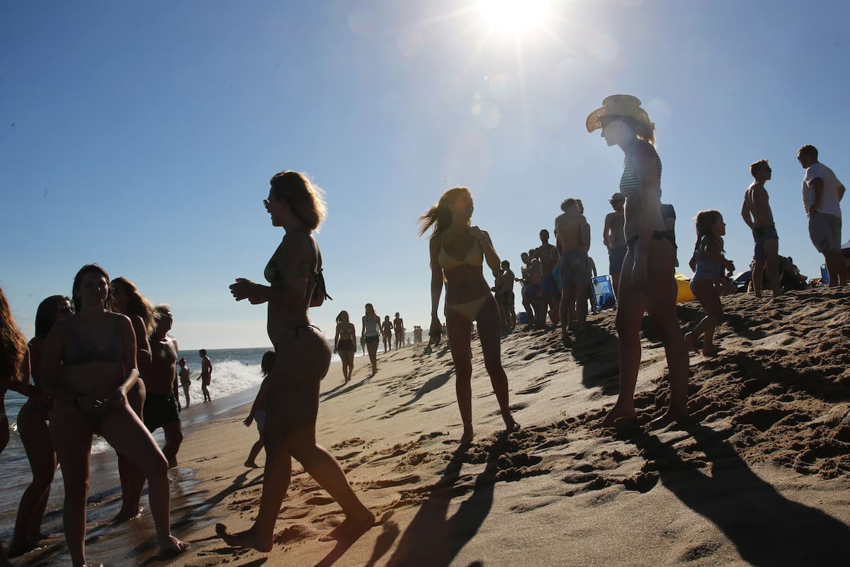 Punta del Este, La Barra, esteño, verano 2018, caminar, playa, bikini, chicas, jóvenes