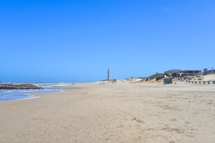 Las playas de Punta del Este y San Ignacio podrán recibir turistas desde noviembre