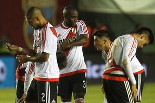 Se terminó el semestre para un River en problemas: perdió con Arsenal 2-1 en la última jugada