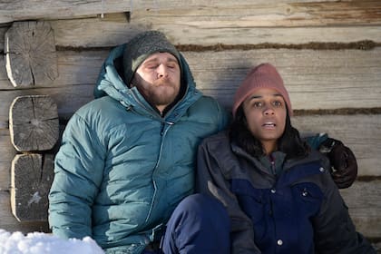 Punto rojo es un thriller que intenta hacer equilibrio entre el drama íntimo de una pareja y una sangrienta cacería en la nieve