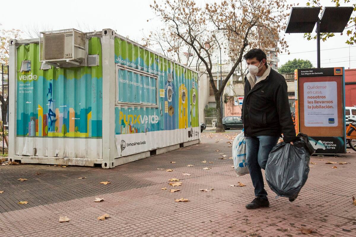 Puntos verdes cerrados. Plaza San Miguel de Garicoits