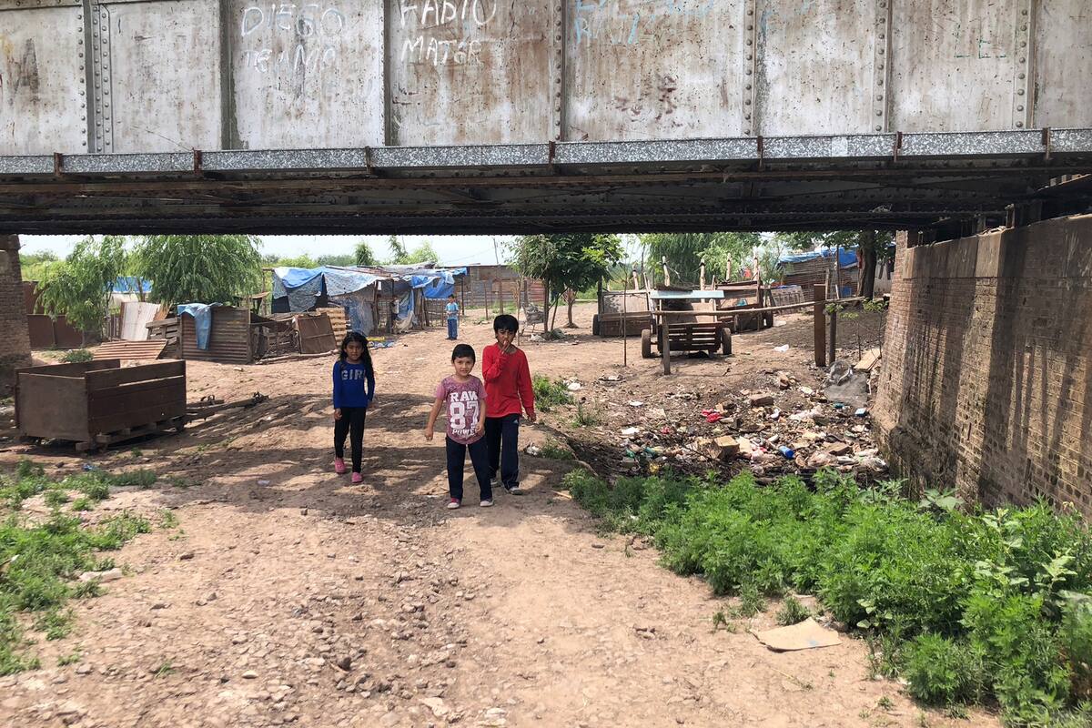 Puntualmente en el cauce del Arroyo Seco, la provincia ha llevado adelante trabajos de limpieza con una inversión de 10 millones de pesos en mantenimiento y cambios de puentes.