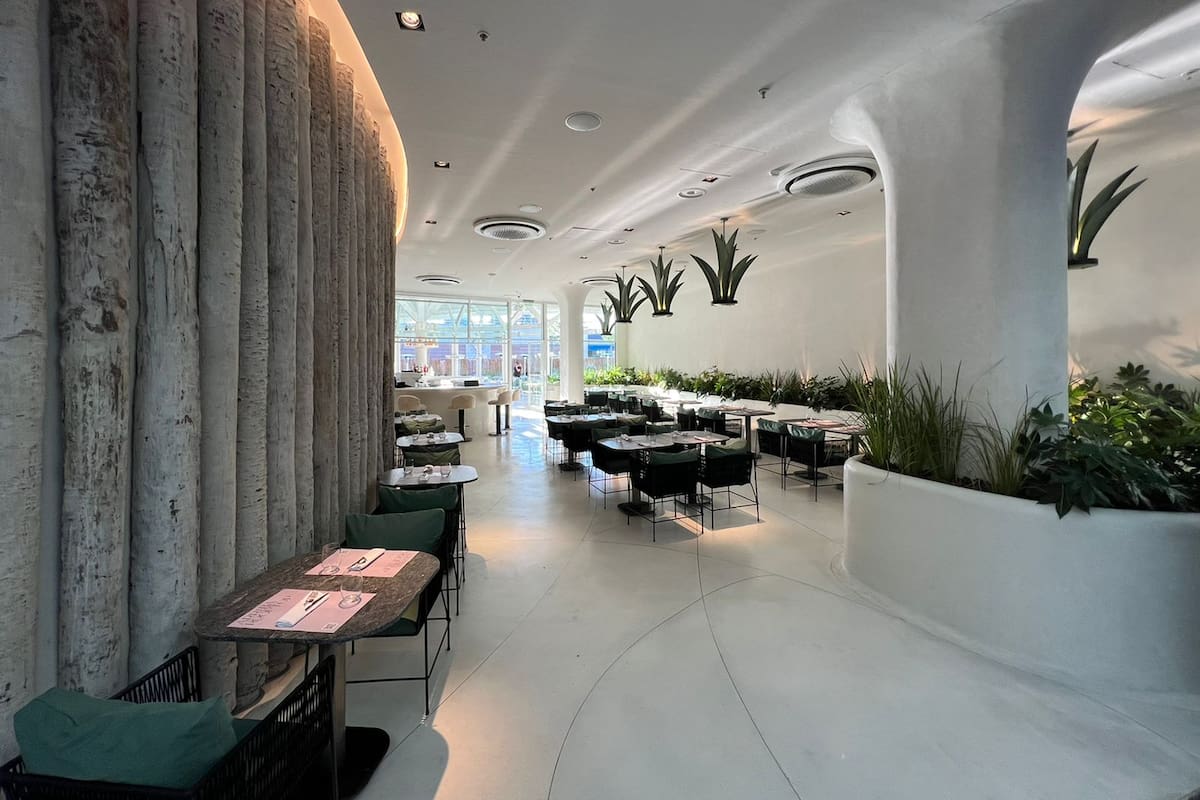 Pura creatividad: platos, cocteles, postres y opciones para todo el día. Arriba abre de 9 am a 3 am, en el shopping Alcorta.