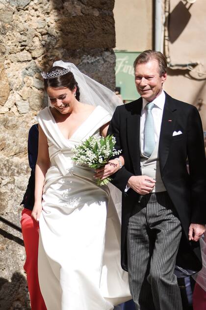 Pura felicidad, la novia sale del brazo de su padre, el Gran Duque de Luxemburgo.