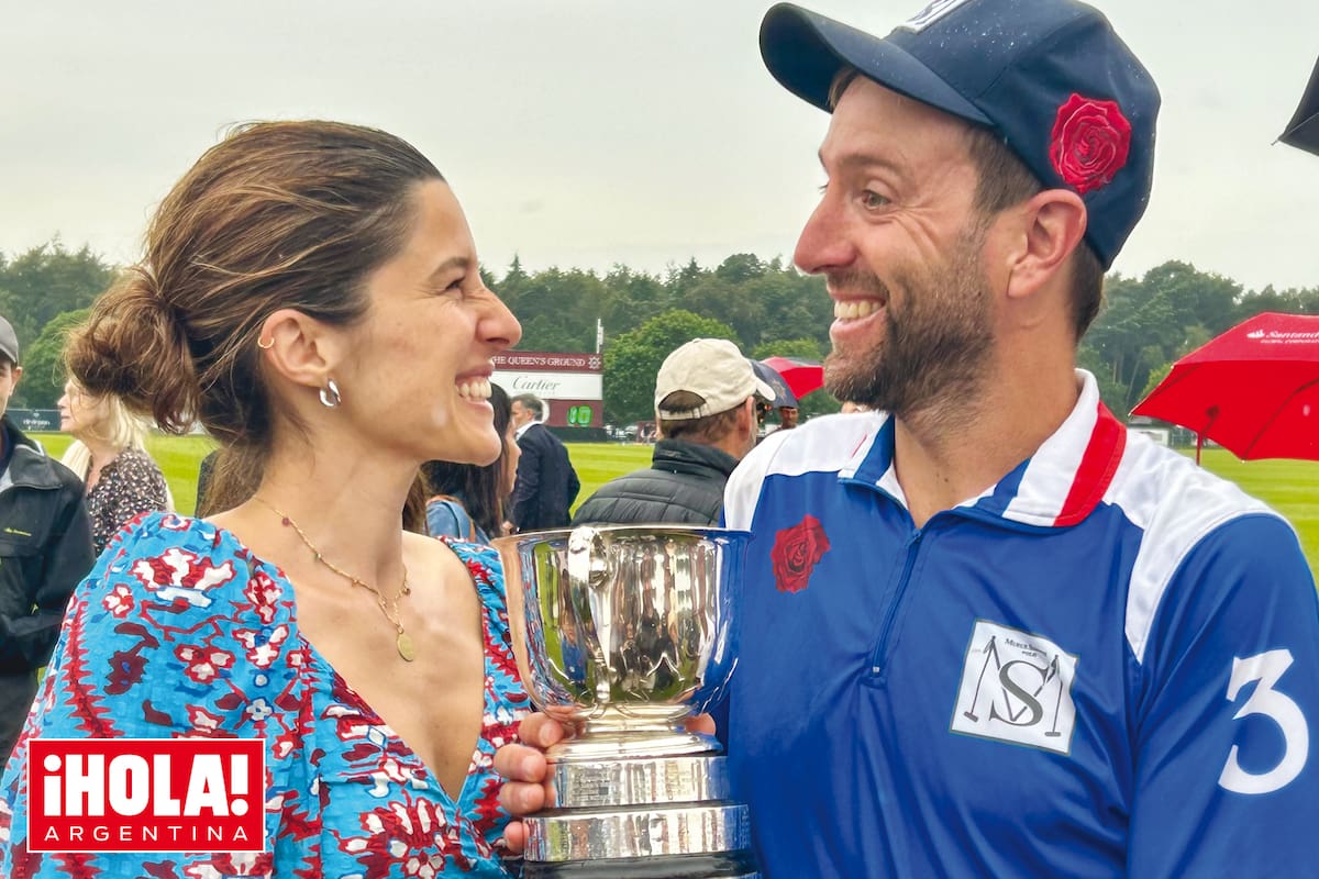 Pura sonrisa, Polito posa junto a su novia, la licenciada en Comunicación Social y maquilladora Victoria Aldanondo, que lo acompaña incondicionalmente desde 2019.