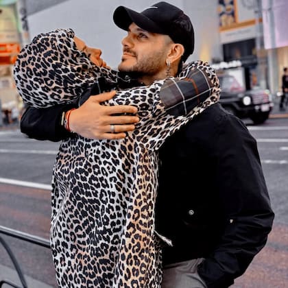 Puro amor y abrazos en Kyoto (Foto: Instagram @mauroicardi)