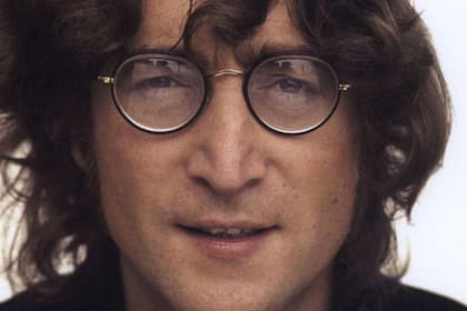 Pusieron en venta el disco que le firmó Lennon a su asesino