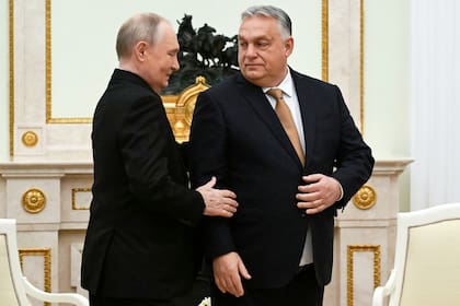 Putin con Orban durante una reunión en Moscú