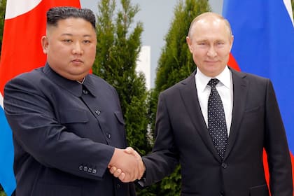 Putin dijo a Kim que Moscú apoya sus esfuerzos para normalizar la relación entre Pyongyang y Estados Unidos