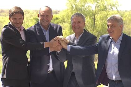 Puyaro, Perotti, Schiaretti y Llaryora en el acto oficial.