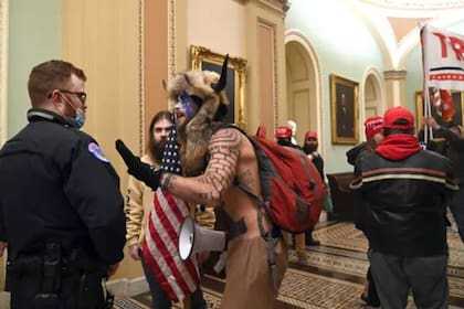Angeli, también conocido como Yellowstone Wolf, se enfrentó con la policía en el interior del Capitolio