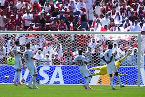 Con un misil desde afuera y un gol en contra, Bosnia-Herzegovina derrota a Qatar y sueña con clasificarse