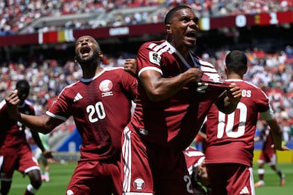 Qatar quiere dar el golpe ante un rival parejo, Bosnia y Herzegovina, que lo supera en diferencia de goles