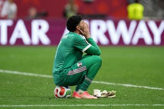 Qatar se derrumba: pierde 6-0 ante Canadá con dos expulsados y Abunada entre lágrimas