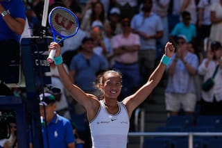 Zheng Qinwen supera una lesión y la previa para llegar a cuartos del US Open