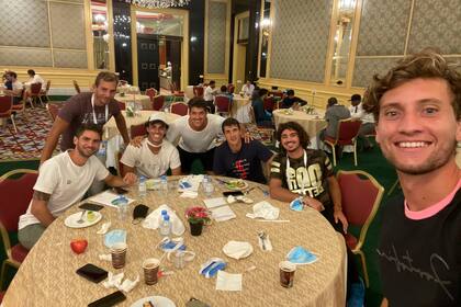 Andreozzi, Konfederak (coach), Cerúndolo, Mena, Bagnis, Collarini y Olivo, algunos de los argentinos presentes en Doha para la clasificación del Abierto de Australia.
