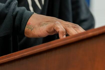 Quarterback Richardson sale de partido de Colts por lesión en meñique