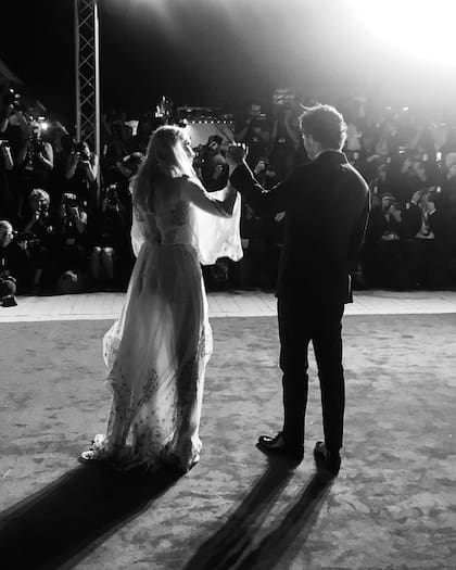 "Qué afortunada será esa niñita de poder ver la película que rodó su padre sobre su increíble e inolvidable abuela”, reflexionó Wintour. Bee y Franceso no tuvieron una hija, pero si un varón: Oliver
