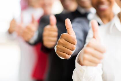 Que cada miembro del equipo escriba diariamente algunas de las cosas que agradece de su trabajo suele tener un impacto directo en la motivación cotidiana porque evidencia cuestiones que pueden estar implícitas y funcionan para cambiar la perspectiva